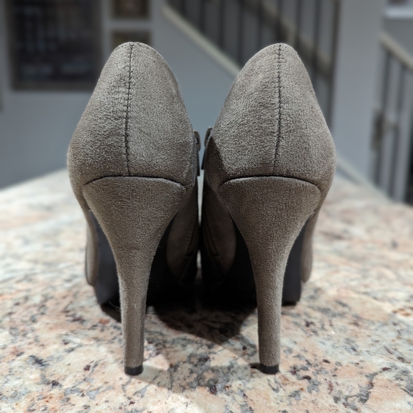 Faux suede booties - Picture 7 of 9